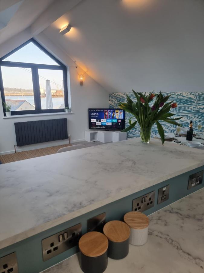 The Bunker-Luxe Central Falmouth Getaway With Stunning Sea Views Ngoại thất bức ảnh